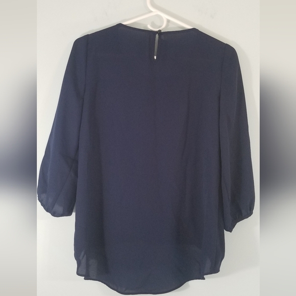 By & By Blouse. Flattering Arm Slits & Rouched Midline. Gathered Sleeves. Size S - Picture 6 of 8